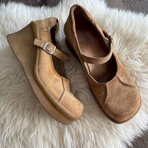 Vtg Y2K Aldo suede tan platform mary jane shoes / sz 38